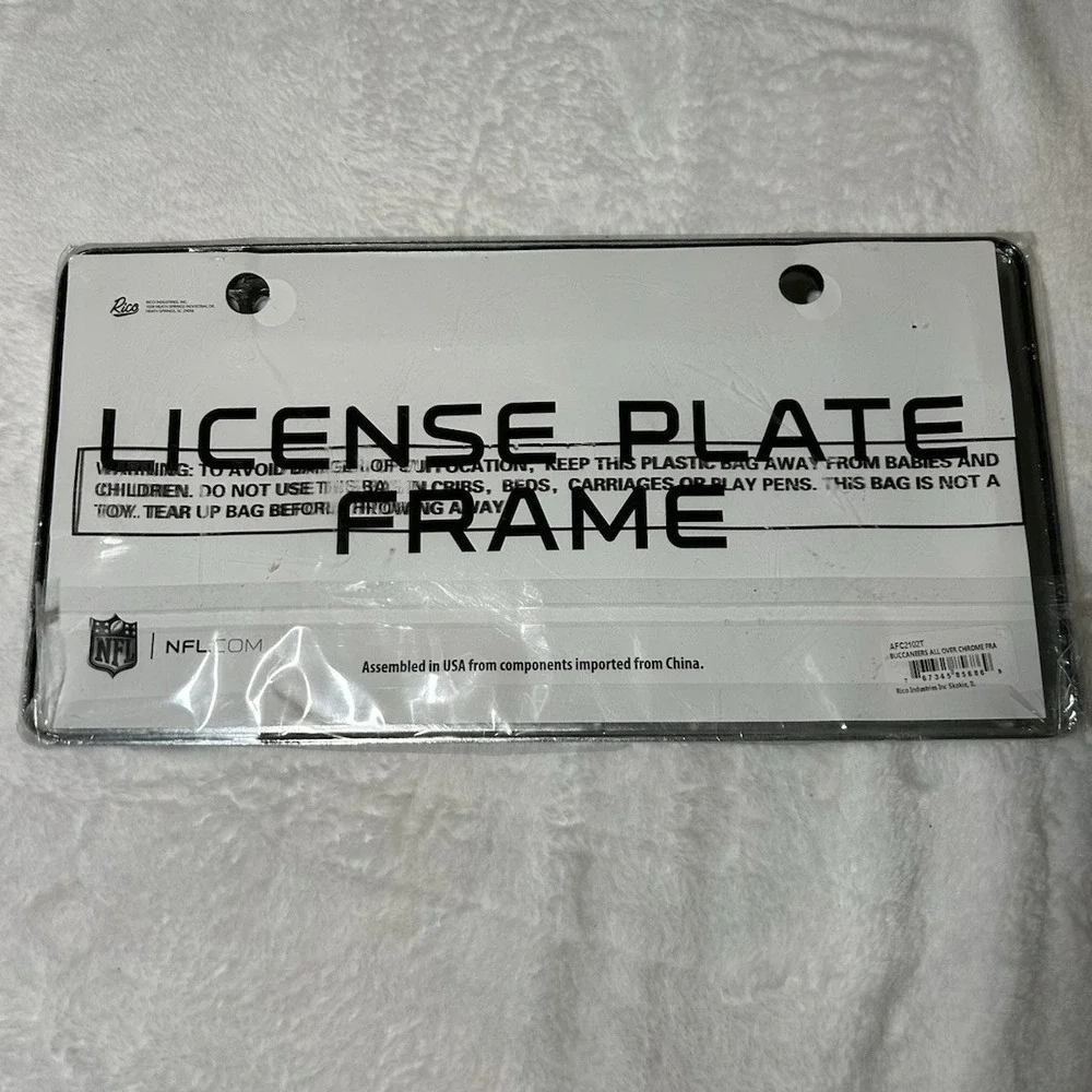 Tampa Bay Buccaneers Metal License Plate Frame Chrome Tag Cover‎ All Over...